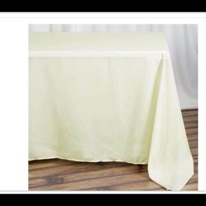Polyester Ivory Table Cloths